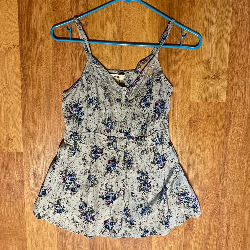 Decree top size M new without tag